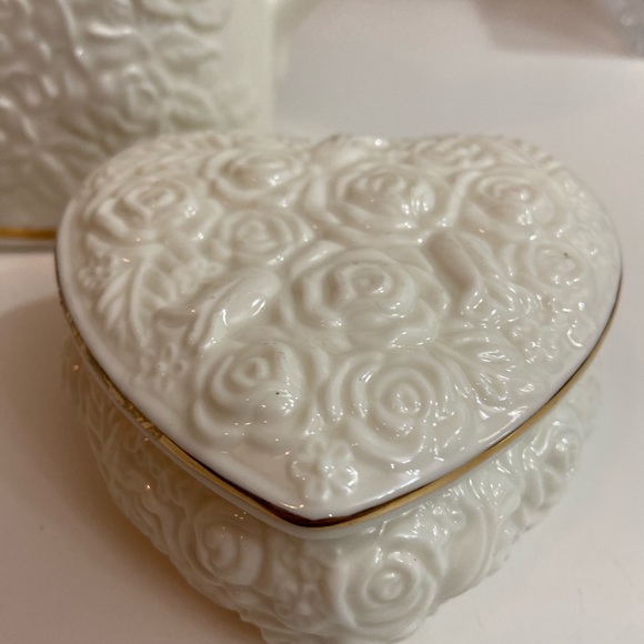 Formalities by Baum Bros Vase / heart Box - Picture 3 of 10